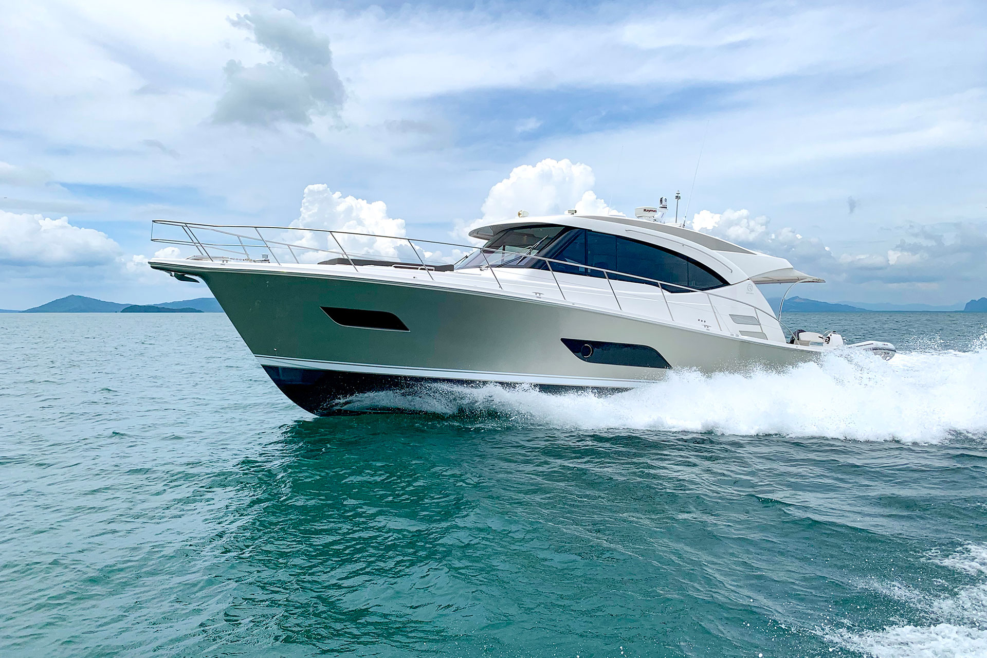 Riviera 525 SUV, 2019 KRSR Participating yacht